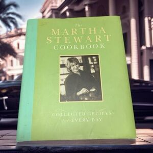 "Martha Stewart Cookbook - Collected recipess for Every day" w dust jacket EUC